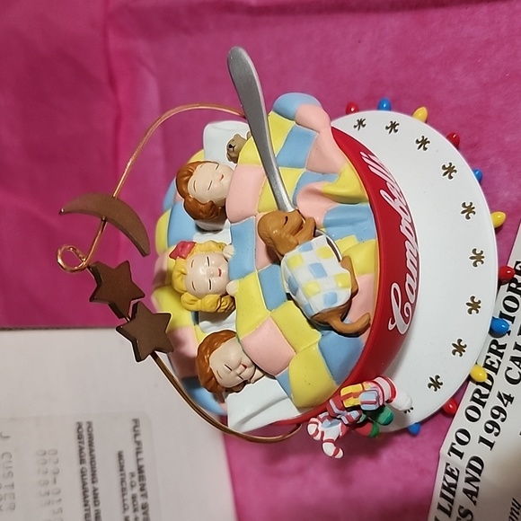 VINTAGE 1993 CAMPBELLS SOUP KIDS CHRISTMAS ORNAMENT SLEEPING IN BOWL / DOG. - Picture 2 of 7